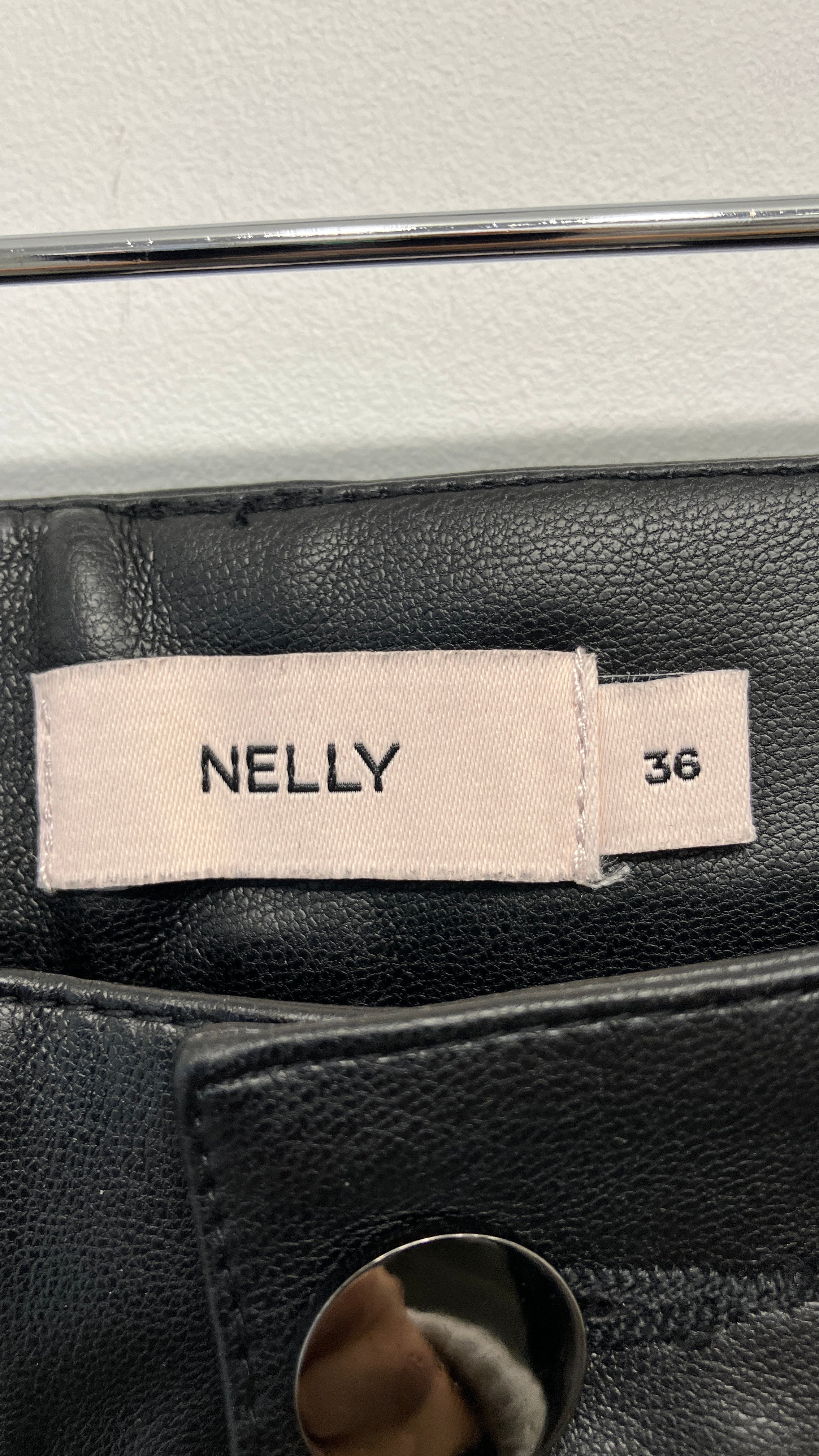 Nelly Bukser